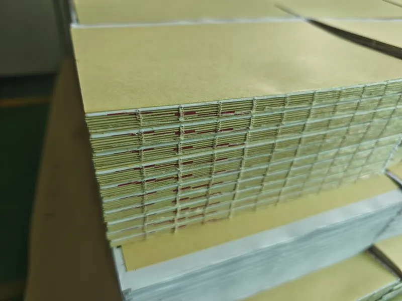 Hardcover-Bindung mit Smyth-Fadenheftung bei ZXC Print